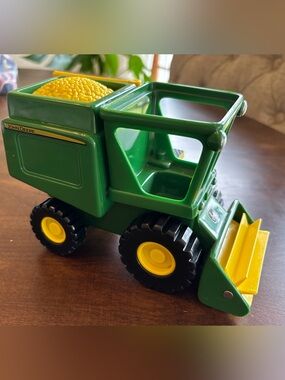 Tomy John Deere Fun on the Farm Combine Harvester with Moving Parts